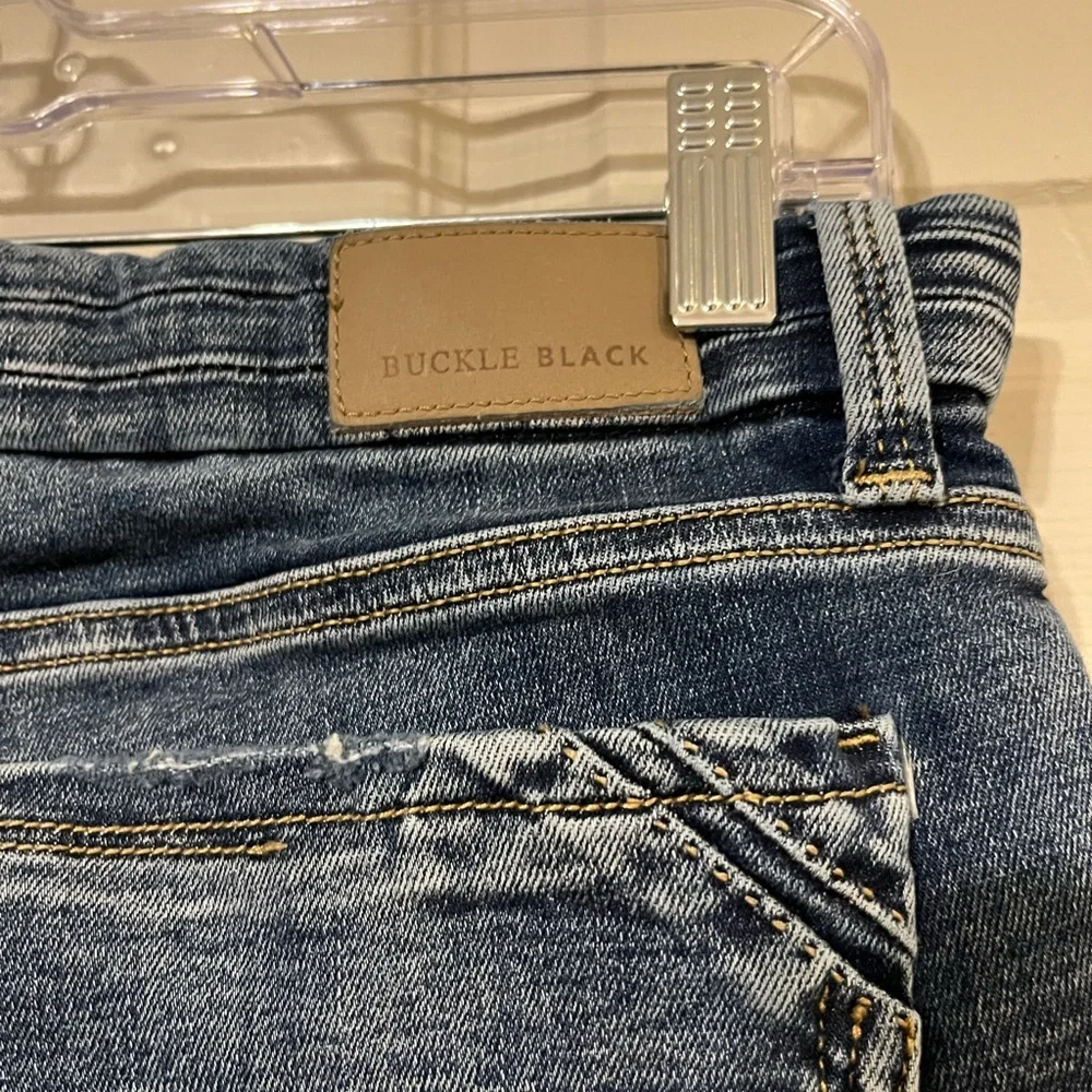 Buckle Black Distressed Ankle Skinny Stretch Blue Jeans Size 26x27 Fit 53 - Picture 10 of 10